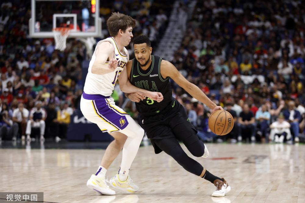 他的效力时 他的效力时